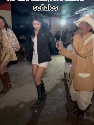 Las morras de mi rancho cuando yega uno del norte #fyp #paratiiiiiiiiiiiiiiiiiiiiiiiiiiiiiii  #foryourpage #viralviedeo #videoviral #nodirenadaperohabraseñales 