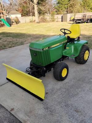 #diesel #johndeere430 #showmeyourtractor #endoftheyear #happytractoring #letsseeyourtractor #justanothertractor #gardentractor #coolmachine #mower #viralvideo #happynewyear 