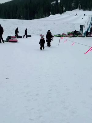 Making new memories with my daughters❤️❤️ ##colorado##coppermountain##tubing##mountains##snow##father##fatherdaughter##daughter##daughters##family##makingmemories##texas##california