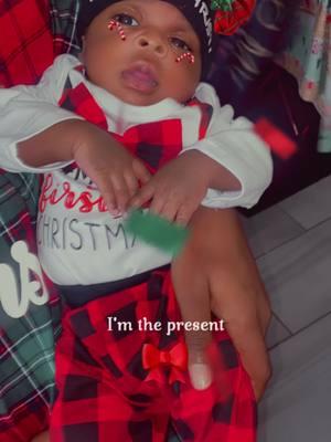 Milk wasted after my first Christmas party 🤣🥰🎄 #milkwasted #bottlepoppin #babyfirstchristmas #babiesoftiktok #papabear 