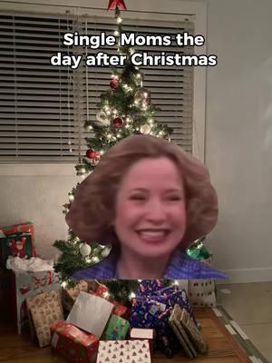 #singlemoms #singlemom #dayafterchristmas #thiswasfun #soexhausted #santashelper #Meme #MemeCut #memenatal 