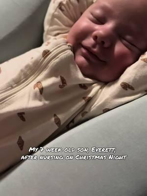 #7weeksold #firstchristmas #firstchild #newbornbaby #babyboy #firsttimemom #funnybaby @B_Rad_iz_Rad 