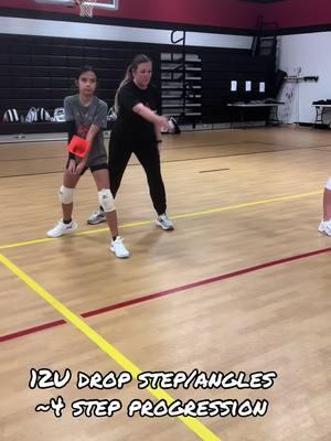 #volleyball #volleyballdrills #volleyballdefense #libero #liberolife #12u #volleyballwarmup #clubvolleyball #volleyballpractice #volleytok #volleyballworld #volleytok #volleyballislife 