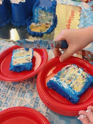 Sonic number cake for a third birthday party! #numbercake #soniccake #sonicbirthdayparty #cakedecorating #numbercakedecorating #cookiecake #3 #blue  #sonic3 