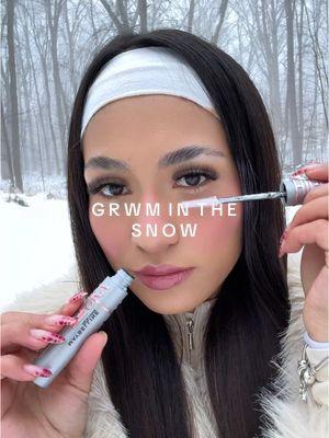 GRWM in the snow ☃️❄️🤍 My hands couldn't stand in the cold anymore Products: Lumi glotion @Maybelline NY Foundation @IT Cosmetics blush @IT Cosmetics   Concealer @Too Faced  Lipgloss  #imcoldmakeup #coldmakeup #coldmakeuptrend #makeupinthesnow #makeuptutorial #snowmakeup #snowoutfit #snowgrwm 