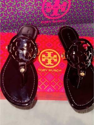 Unboxing my TORY BURCH sandels#toryburch #toryburchsandals #sandels #viralvideo #unboxing 