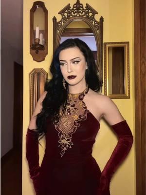 Feeling like I should be in Death Becomes Her #holidaylook #vintagedress #vintageglam #vintagestyle #altgirl #hollywoodglamour #outfitinspo #holidayparty #alternativegirl #gothicgirl #gothgirl #fypp #velvetdress #vintagefashion 