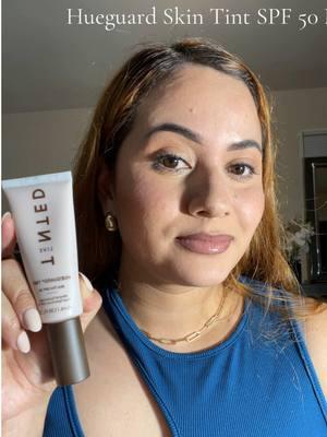 Hueguard Skin Tint SPF 50 Min  Protector solar mineral con cobertura ligera me encantó súper recomendado 🫶#skin #tint #spf #50 #protectorsolarconcolor #protector #solar #makeup #makeuptutorial #viralvideo #paratiiiiiiiiiiiiiiiiiiiiiiiiiiiiiii 