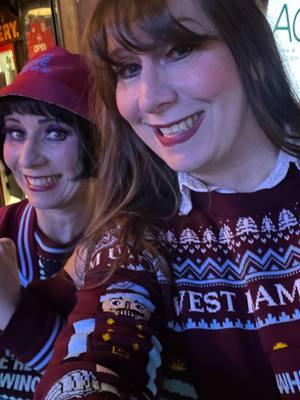 Boxing Day brought watching footie with friends! Starting with the @Atlanta United FC scarf exchange and ending with a @West Ham United win! Cracking day! #boxingday #footie #westhamunited #atlantaunited 