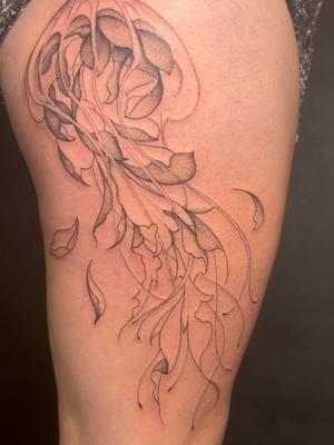 #jellyfish #tattoo #jellyfishtattoo #tattooideas #thightattoo #orlando #thigh #tattoo #sanford #oceantattoo #crysanthemumtattoo #crysanthemum 