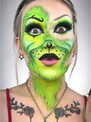 How long do you think this took 👀 #thegrinch #grinchmas #grinchmakeup #mrgrinch #makeupamurder 