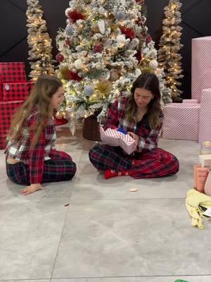 Opening Christmas presents #christmas #openingchristmaspresents #christmaspresents #sisterforever @✨Ali✨ 