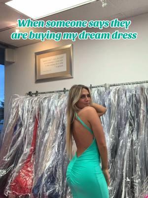 claim yours before someone buy it before you!!💚 #fyp #atria #prom #please #pleasepleaseplease #sabrina #greenpromdress @ATRIA @Atria Clothing 👗 @Sheasheacoollae 