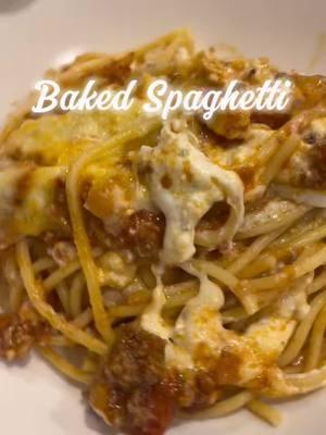 Baked Spagetti! #BakedSpaghetti #ComfortFood #EasyDinner #PastaLovers #FamilyDinner #CheesyPasta #FoodieFavorites #OvenBakedPasta #DinnerTime #PastaBake #ItalianFood #HomeCooking #WeeknightDinner #FoodieGram #YummyEats 