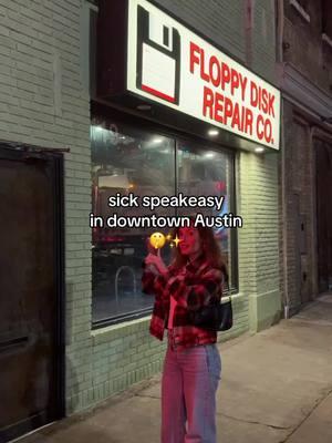 Floppy disk is so sick!! We loved how they had bodies hanging from the ceiling 🤣  If you can get the code, check it out!!  #speakeasy #austinspeakeasy #downtownaustin #austin #austintx #austintx #austintexas #austintxtok #austintexastok #austinwithbree 