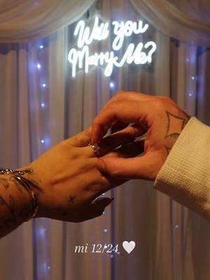 I’m never getting over this moment… I’m a fiancé ! 💍 #weddingtok #fiance #fiancetok #fiancee💍 #weddingplanning #engagedtiktok #enagagement #engagementring #fiancegoals #marryme #imgettingmarried #couple #mi24dediciembre 