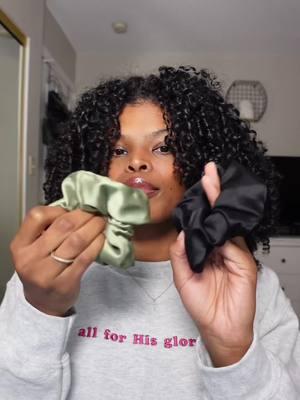 Low maintance curly updo hairtsyle using @Rizos Curls scrunchies🤌🏾➰ Love me a satin scrunchie 😍 #curlyhairstyles #curlyhaircare #satinscrunchies #fyp #foryoupage 