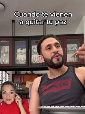 “Cuando alguien intenta quitarte la paz, recuerda que no tienes que reaccionar. Aplica la regla de los 3 segundos: respira, analiza y decide no tomarlo personal. Muchas veces, las personas traen su propia tormenta y proyectan su caos en otros, pero tú no tienes que ser parte de eso. Mantén tu calma, responde desde la serenidad o simplemente elige no responder. Tu paz es tuya, y nadie puede arrebatártela si no lo permites.”#parati #fyp #hombres #inteligenciaemocional #pazmental 