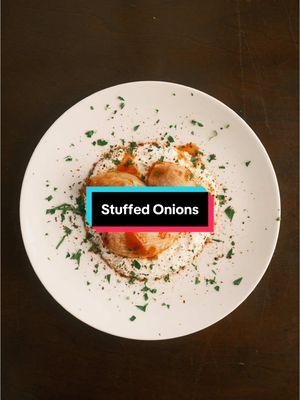 Beautiful and delicious stuffed onions. Very easy to make and it’s an explosion of flavor. Definitely making this again. Full recipe on my website linked in bio. #stuffedonions #onions #middleeasternfood #mediterraneanfood #stuffedvegetables 