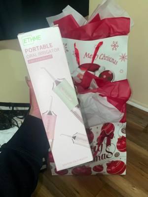 Thank you Santa! 🎅🏼 Check out my video on how it works 🦷✨#ethme #oralirrigator #whiteteeth #giftideas 