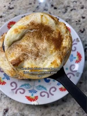 Came across this gem and had to reshare! The best! Air fryer 400° for 4 minutes: bagel with cream cheese 🥯 top with cinnamon and honey. #airfryerrecipes #airfryerbagel 