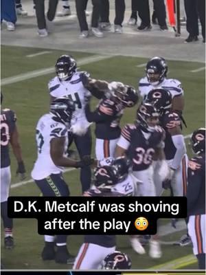 #DKMetcalf received a flag for unsportsmanlike conduct but remained in the game. (📺 Prime) #nfl #football #seahwawks #bears #seattleseahawks 