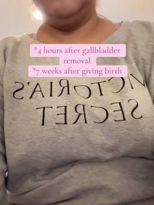 Also besides being extremely drowsy I have a sore throat from intubation but overall feeling okay 👍🏻  #Gallbladder #gallbladderremoved #gallbladderremoval #aftersurgery #gallbladderrecovery #7weekspostpartum #gallstones #gallbladdersurgery #cholecystectomy #postpartum #newborntrenches #momof4 #pregnancyproblems 