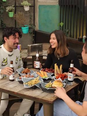 No puedes comprar la felicidad... pero sí estas alitas, boneless y Vodoo Fries .  Y, sinceramente, ¿quién necesita más? 😏🍗🍟  #WingStation #Wings #Alitasdepollo #Bogotá #ChickenWings #Foodporn #Food #Station #Pollo #Alasdepollo #rappi  #miercoles #wednesday