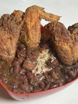 Was in the mood for some red beans and rice with some fried chicken and cornbread #redbeansandrice so #herewego #foodtiktok #cooking #homemade #homecooking #cookwithme #cookwithlove #fried #chefsoftiktok #cheflife #mama #MomsofTikTok 