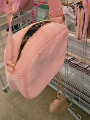 I ended up buying the light pink juicy couture wallet 🩷 #juicycouture #juicy #wallet #purse #lightpink #fyp #foryoupage #viral #viralvideo 