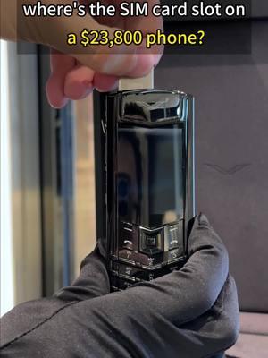 Take a guess ，where's the SIM card slot on a $23,800 phone? #vertu #vertuphone #luxury #luxuryphone #vertusignature #signaturev#fyp #foryou