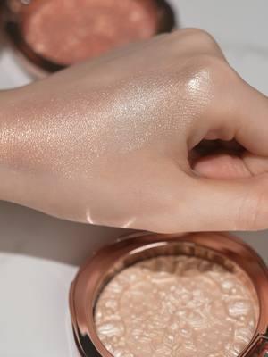 Shine this winter with Florasis ✨🌟#Florasis #FlorasisBeauty #FlorasisMakeup #ChineseMakeup #MakeupLover #GlowMakeup #MakeupEssentials #TCM #TraditionalChineseMedicine #Highlighter