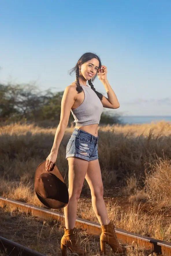 Who ever thought country and beach could be the perfect backdrop? 🌅 Had the most amazing sunrise shoot in Oahu, Hawaii with the talented photographer @OldManAndTheSea! The morning was hot and sweaty by 9am, but it was totally worth it! 🌞 #ModelsofTikTok #ModelShoot #Photography #OahuSunrise #HawaiiVibes #BeachShoot #CountryAndBeach #PhotographerGoals  location Oahu Hawaii