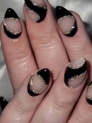 New Years nails for 2025  🎉#newyearsnails #happynewyear #newyearsnailinspo #blacknails  #blackandgoldnails #2025 