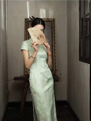 19 mome mulberry silk, high end green Qipao Credit to xiaohongshu:@ 9523793321 #foryoupage #qipao #qipaodress #foryou #qipaobeauty #cheongsamgirls #cheongsamdress #fyp #cheongsam #highenddresses #highend 