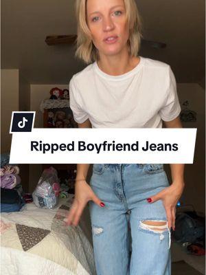 These ripped boyfriend jeans from pac sun fit so well! #pacsun #pacsunjeans #boyfriendjeans #highrisejeans #highwaistedjeans #momjeans #rippeddenim #rippedjeans #widelegjeans #lightwashjeans 