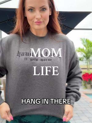 Influenced by the iconic @𝖑𝖎𝖘𝖍⚡️𝖈𝖔𝖔𝖑 𝖒𝖔𝖒 ! #coolmom #hanginthere #sweatshirt #leggings 