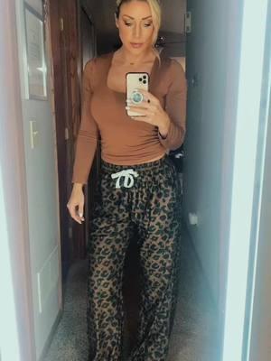 TikTok Shop got me with these pants and I love them!🖤🤎 #coachcass #onlinecoach #fitover30 #casuallook #casualoutfits #fitnesscoach #outfit #personaltrainer 