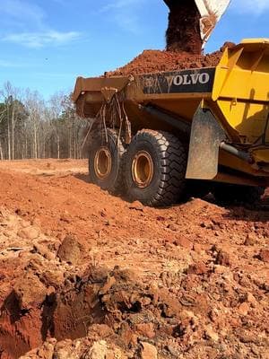 What’s on your playlist while inside the cab? —  WORK THE DIRT — #workthedirt #digitdigitalgps #heavyequipment #dirtwork #construction #earthmoving #earthmover #excavator #dozer #bluecollar #trimble #sitech  @Trimble Civil Construction  sitech_south Marc Burrow Grading