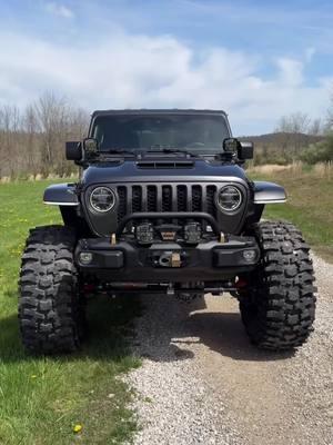 What are your thoughts on this build ? 🤔  Owner: @392_4x4  Follow me on IG @daily.jeep_wranglers  #tiktok #tiktokpage #fyp #foryou #explore #viral #life #jeep #jeepcommunity #jeepfam #jeeplife #jeepwrangler #wow #friday 