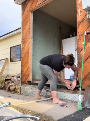 🤍🤍#remodeling #slidingdoor #demo #oldhouse #siding #katiemcardle 