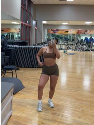 gym fit 😛 #gymfit#gymgains#gymbody #motivation#parati#fyp#foryou#foryoupage#viral#legdaygains#legday#shygirlworkout#shygirllegday#legday#beginnerworkouts#workout#FitTok#fitness#foryou#trend#trending #womenworkouts#beginnerworkouts#workout#healthy##parati#fypシ゚viral#xybca 