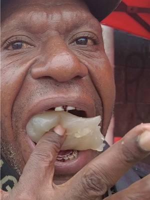 He’s eating what!? Did I just run into a crazy man????  #papuanewguinea #png #travel #crazy #cannibal #stomach #foodies #food #FoodTok #criminal #traveltok 