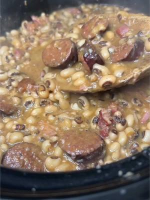 Start the New Year with this Black-Eyed Peas Slow Cooker Recipe! Start the new year with this traditional and flavorsome, Southern Crockpot Black-Eyed Peas dish that’s not only delicious, but is also believed to bring good luck! According to Southern tradition, consuming black-eyed peas on New Year’s Day is thought to bring prosperity and luck for the upcoming year. This slow-cooked, Hoppin’ John recipe combines tender black-eyed peas with savory smoked sausage, smoked ham hocks and aromatic herbs and spices, creating a soul-warming meal that’s perfect for ringing in the new year! #blackeyedpeas #crockpot #slowcooker #southernfood #EasyRecipe #foodtiktok #newyear #newyearseve 