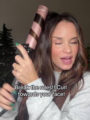 Curl towards your face!! @TheBeachwaver #beachwaver #bigmamabeachwaver #tiktokshopcreatorpicks #newyearnewaura #spotlightfinds #tiktokshoplastchance #blowoutlook