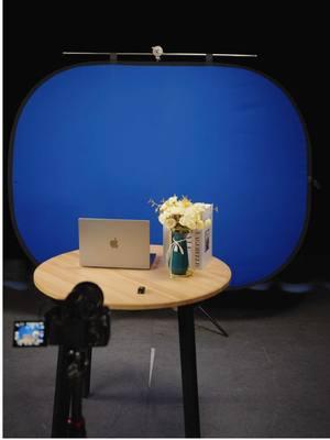 Switch backgrounds in seconds! 💙💚 Perfect for any shoot! #NEEWER #CollapsibleBackdrop #GreenScreenMagic #BlueBackdrop #PhotographyGear #LivestreamSetup