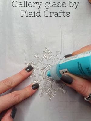 Cute and simple #winter #decor using #snowflakes from the #dollartree and #galleryglass from @plaidcrafts  . . . #dollartreediy #dollartreedecor #plaidcreators #plaidcrafts #dollartreediyers #crafts #diyhomedecor #diyhome #diycrafts #winterdecor #wintervibes 