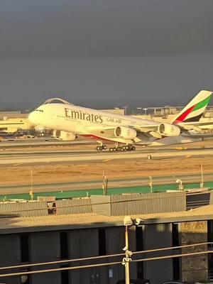 El rey de los aviones listo para despegar del Aeropuerto Internacional de Los Ángeles. #airbus #airbusa380 #avion #despegue #aeropuerto #aircraft #aeropuerto 