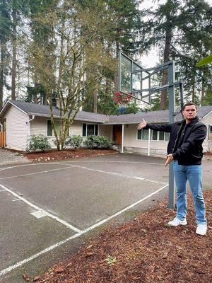 🎁 What’s the Perfect Closing Gift? 🏡✨ Follow me as I put together a thoughtful closing gift for my amazing buyers in Bellevue, WA! From wine and champagne flutes to a custom shungite pyramid (yes, they love crystals!) and even a leaf blower for their backyard pine needles, I wanted to make this gift as unique as their new home. The best part? We got their dream home for $50K under list price! 🎉 Helping clients save and start their next chapter is why I love this job. 💬 What would YOU want for your closing gift? Let me know in the comments! #realestate #seattle #bellevue #bellevuewa #pnw #ClosingGift #RealEstateJourney #BellevueRealEstate #SeattleRealtor #HomeBuyingJourney #PNWRealEstate #ThoughtfulGifts #RealtorLife #RealEstateVlog #HappyBuyers #capcut 