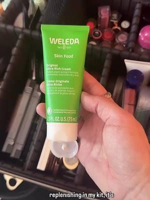 Ever wondered how Elle Macpherson's makeup artist @itsneilscibelli achieves her glow? Keep watching 😍 ""I know you know! But if you don’t, you’re welcome ✨ Weleda Skin Food Ultra-Rich Cream has not only been a longtime makeup artist kit staple, but it’s the perfect multi-use winter moisturizer to give your skin an all around healthy glow" - @itsneilscibelli 💚 #WeledaSkinFood #NaturalSkincare #GlowySkin #ellemacpherson #makeupartist